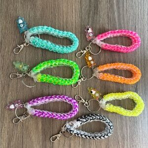 Rainbow loom wristlet